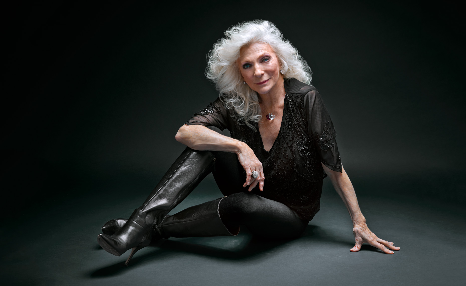 judy_collins_floor_desat_wide